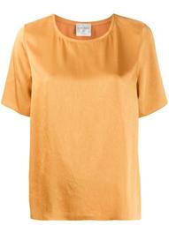 short-sleeved loose-fit blouse
