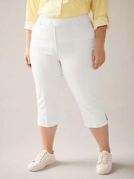 Savvy Solid Capri Pull On Pants - In Every Story