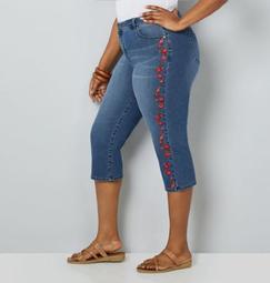 Total Solutions Tigerlily Embroidered Capri Jeans