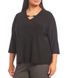 Plus Size 3/4 Sleeve Bamboo Buckle V-Neck Knit Top