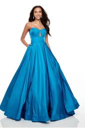 7139 - Long Gown