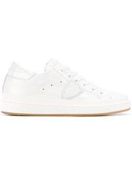 lateral patch sneakers