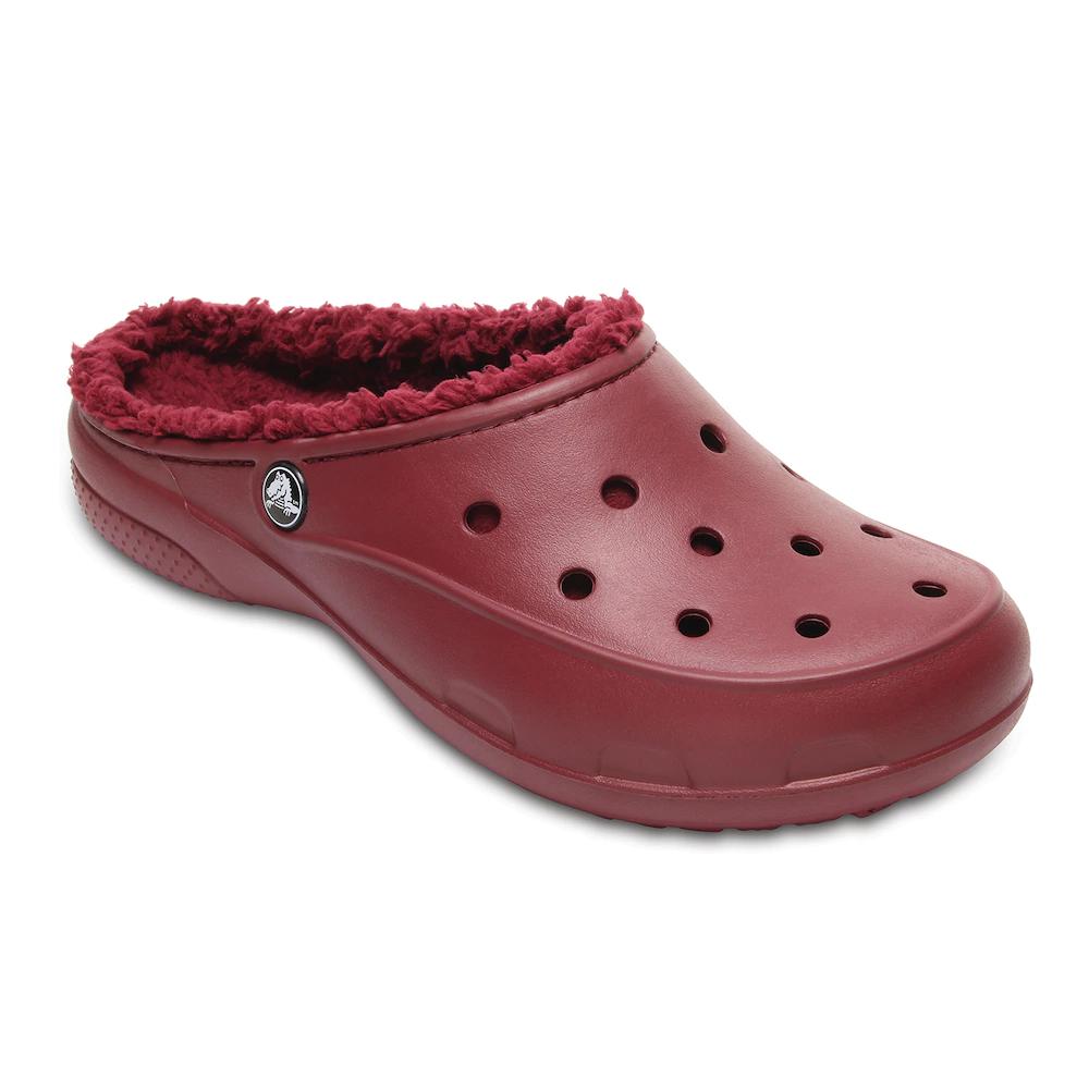 kohls crocs in store