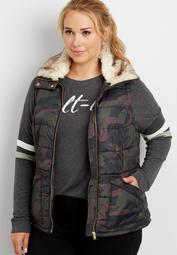 plus size camo print puffer vest with faux fur lined collar