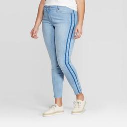 Women's Plus Size Mid-Rise Destructed Cropped Skinny Jeans - Universal Thread™