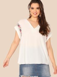 Plus V-neck Cuff Sleeve Embroidery Top