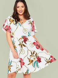 Plus V-neck Chain & Floral Print Flare Dress
